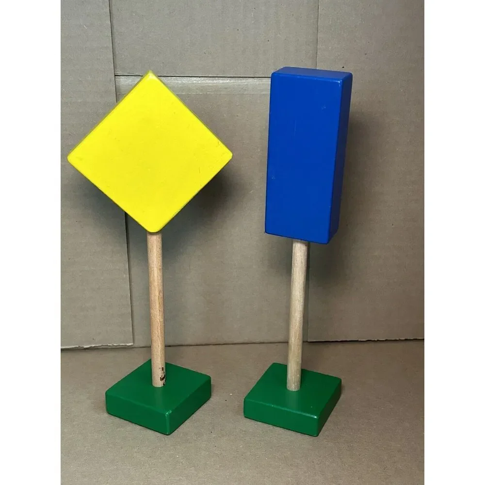 Brio? Thomas The Train Wooden Signs, Bicycle, Crossing And Stoplight Accessories